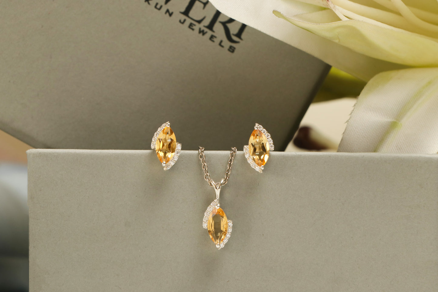 Yellow Citrine Pendant Set